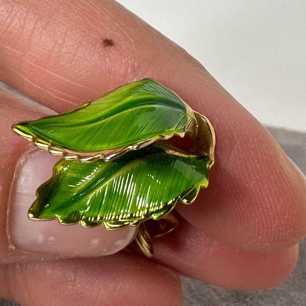 Vintage Giovanni Green Enamel Double Leaf Gold Tone Clip On Earrings Signed - Picture 15 of 15